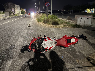 Civitanova - Altro centauro grave in zona Fontespina: SS16 chiusa per tre ore